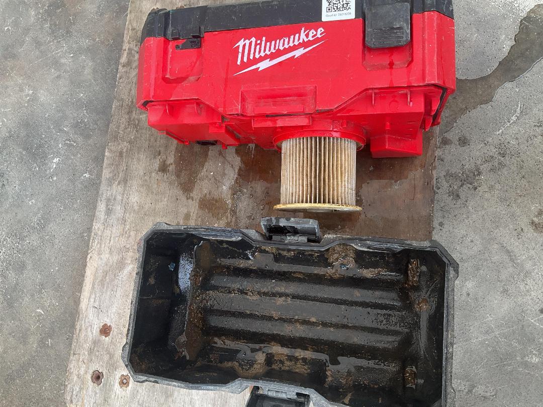 Photo '2' of Milwaukee M18 Wet/Dry Vacuum 18V