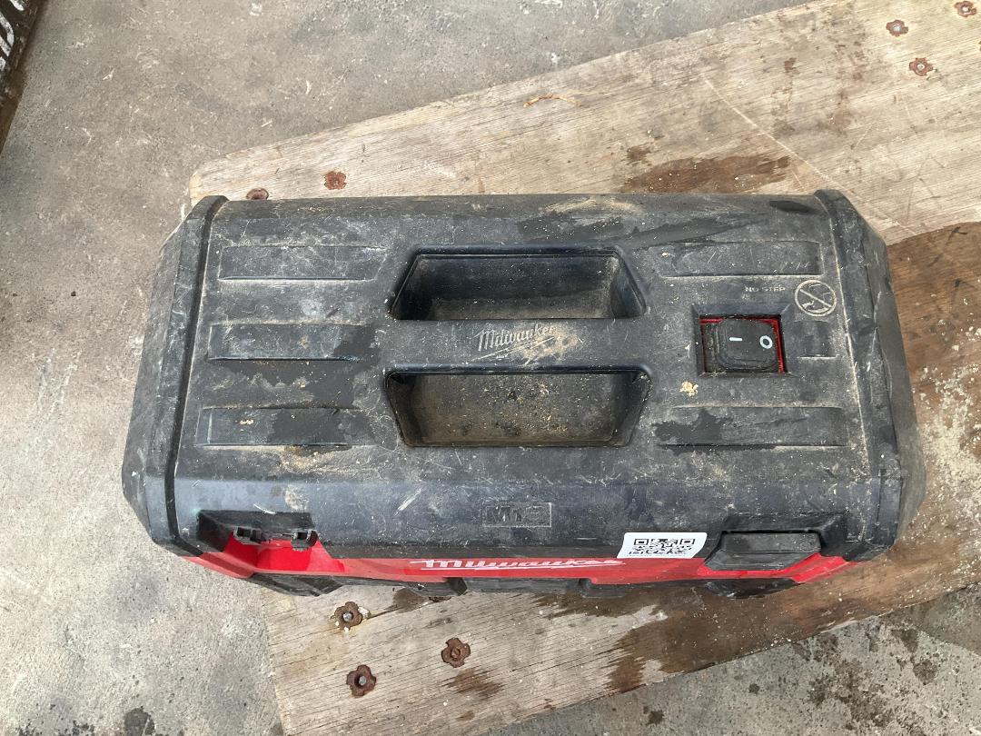 Photo '7' of Milwaukee M18 Wet/Dry Vacuum 18V