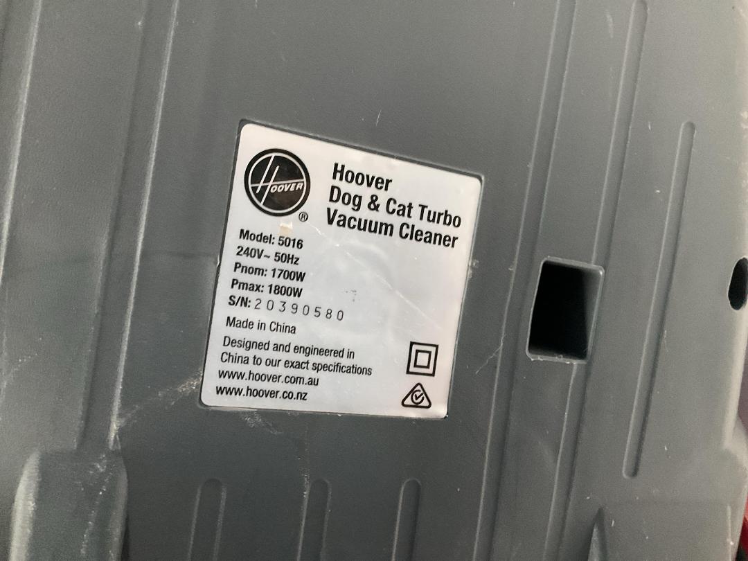 Photo '2' of Hoover Dog and Cat Turbo Vacuum Cleaner - Model 5016 - Bagless Photo '2' of Hoover Dog and Cat Turbo Vacuum Cleaner - Model 5016 - Bagless