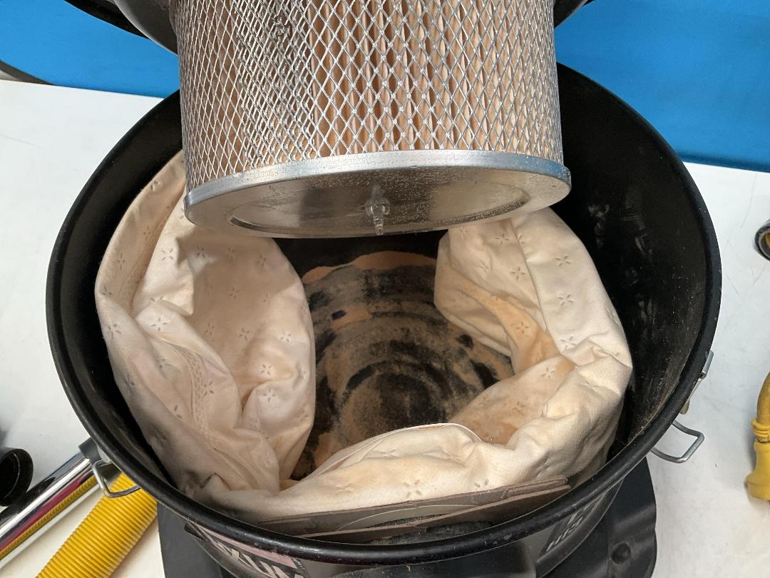 Photo '27' of 2x Hepa Vac Model 21372 M-Class Maxum - Possibly Use for Parts Only