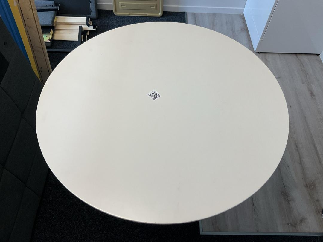 Photo '2' of White Coffee Table Photo '2' of White Coffee Table