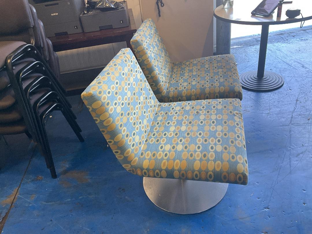 Photo '2' of 2x Groovy Chairs Photo '2' of 2x Groovy Chairs