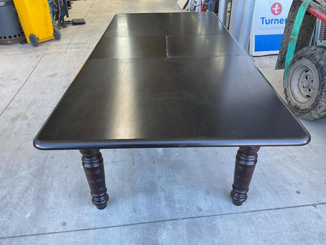 Photo '4' of Wooden-Like Black/with a Hint of Mahogany-Coloured Extendable Dining Table