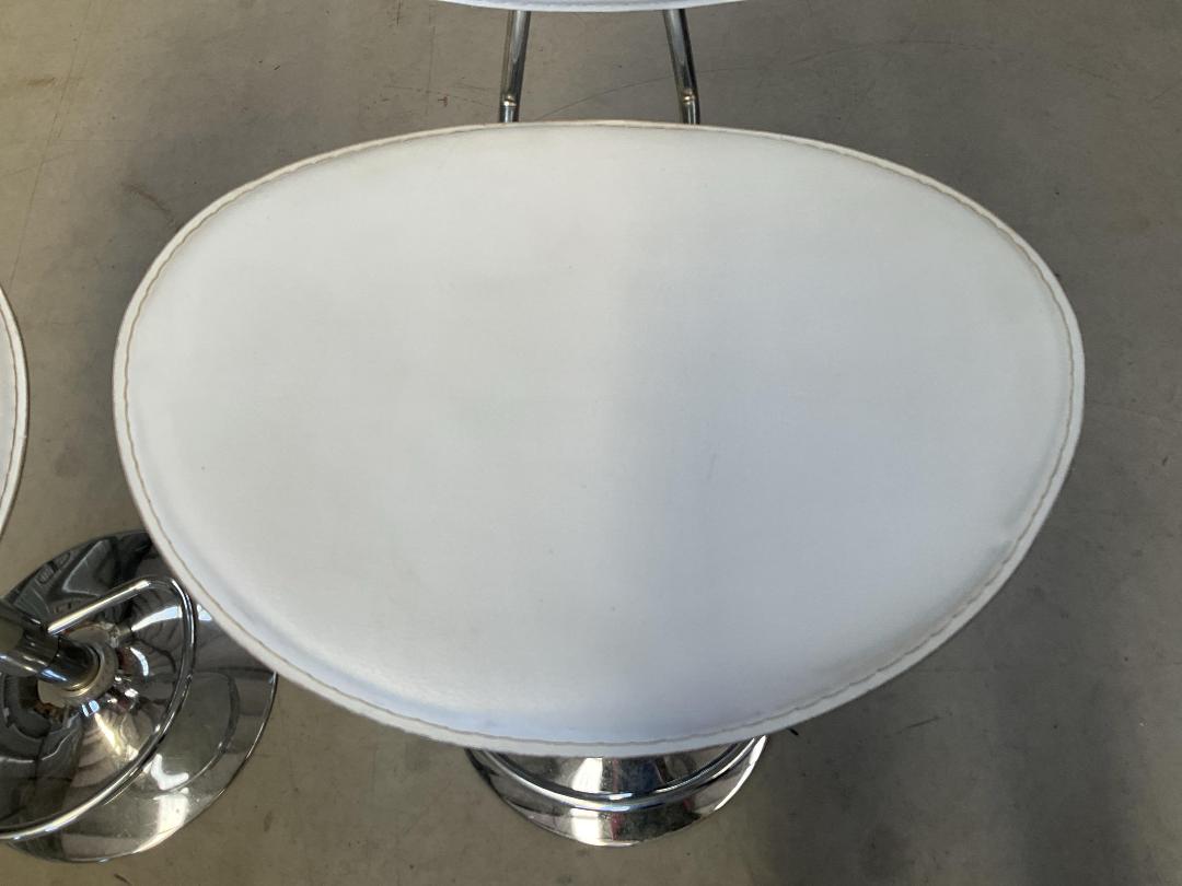 Photo '3' of 2 Bar Stools Photo '3' of 2 Bar Stools