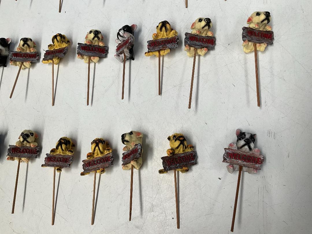 Photo '5' of 43x Approx Dog Ornament Welcome Stakes *New* Photo '5' of 43x Approx Dog Ornament Welcome Stakes *New*