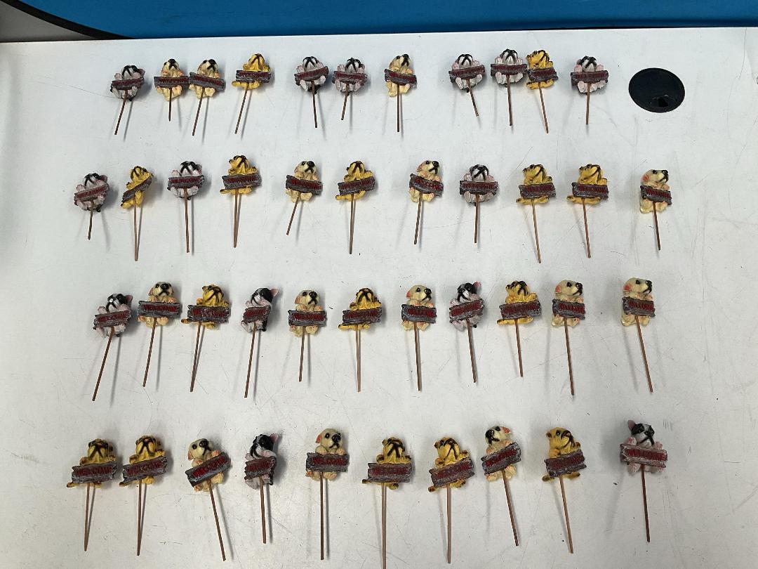 Photo '6' of 43x Approx Dog Ornament Welcome Stakes *New* Photo '6' of 43x Approx Dog Ornament Welcome Stakes *New*