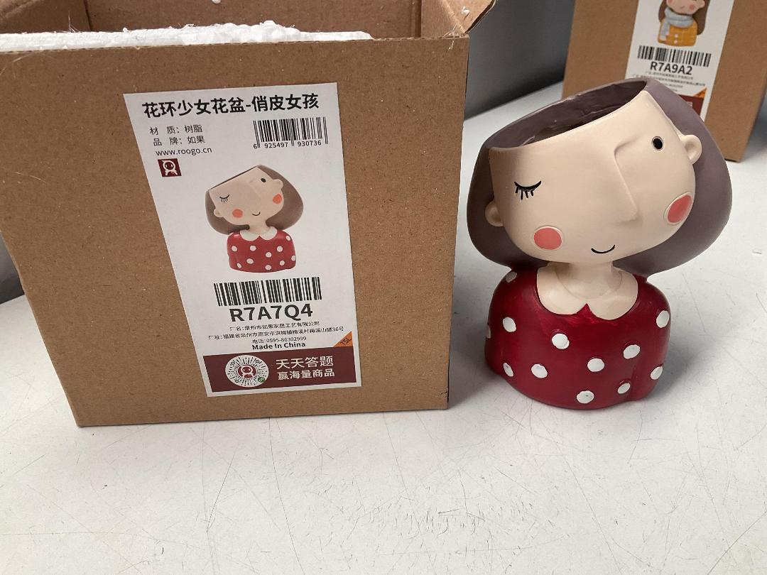 Photo '2' of 8x Resin-Like Girl Planters *NEW* Photo '2' of 8x Resin-Like Girl Planters *NEW*