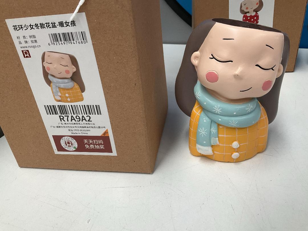 Photo '5' of 8x Resin-Like Girl Planters *NEW* Photo '5' of 8x Resin-Like Girl Planters *NEW*