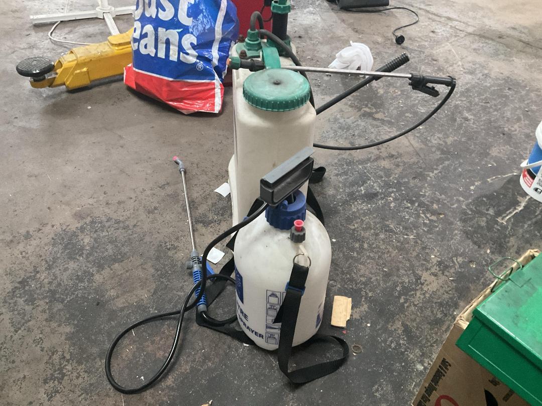 Photo '2' of 2x Gardening Spray Backpacks Photo '2' of 2x Gardening Spray Backpacks