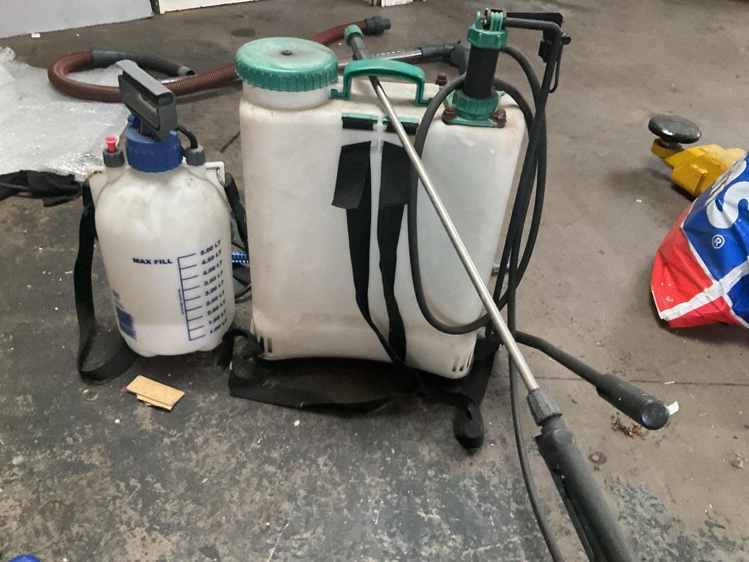 Photo '7' of 2x Gardening Spray Backpacks Photo '7' of 2x Gardening Spray Backpacks