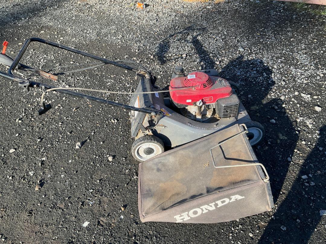 Photo '4' of Honda HRU216D Lawnmower Photo '4' of Honda HRU216D Lawnmower