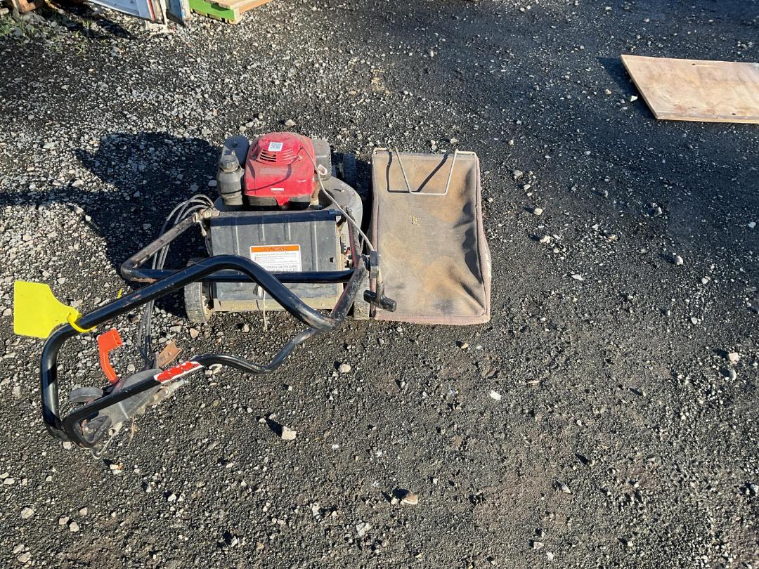 Photo '3' of Honda HRU216D Lawnmower Photo '3' of Honda HRU216D Lawnmower