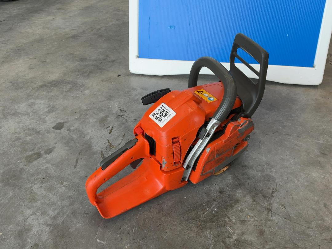 Photo '4' of Huskvarna Chainsaw (Non runner) Photo '4' of Huskvarna Chainsaw (Non runner)