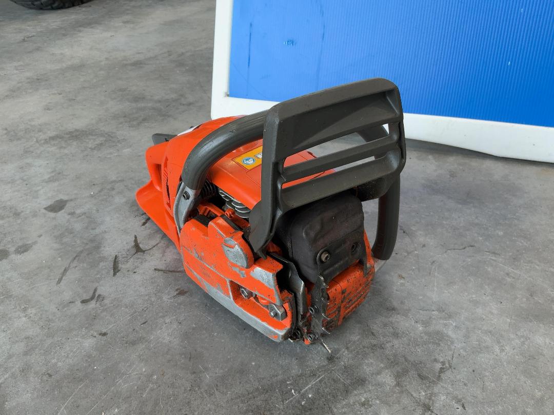 Photo '5' of Huskvarna Chainsaw (Non runner) Photo '5' of Huskvarna Chainsaw (Non runner)