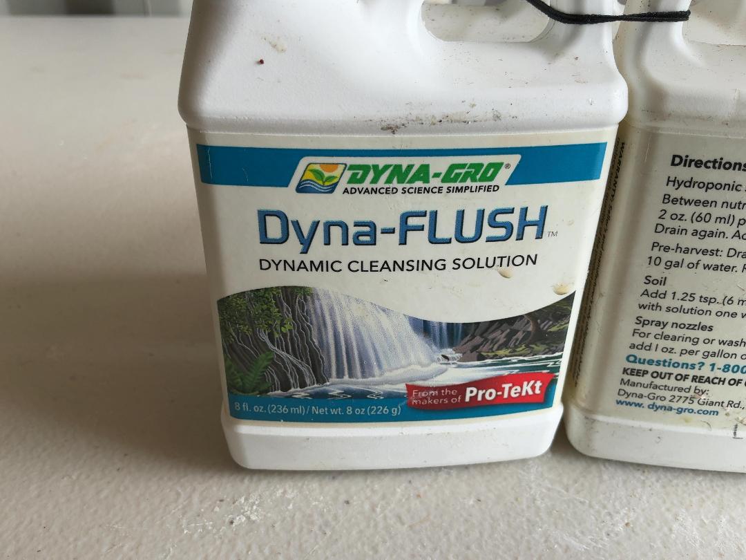 Photo '2' of 4x Dyna-Gro Dyna-Flush Cleansing Solution (236ml) Photo '2' of 4x Dyna-Gro Dyna-Flush Cleansing Solution (236ml)