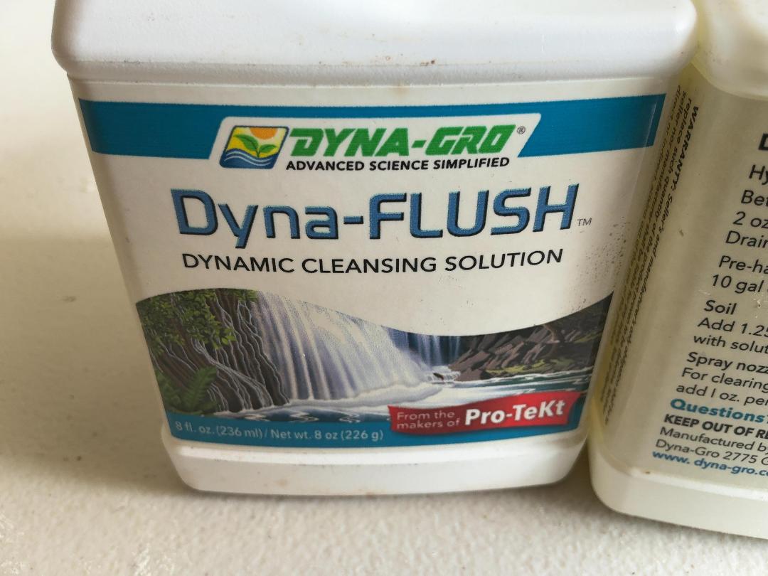 Photo '2' of 4x Dyna-Gro Dyna-Flush Cleansing Solution (236ml) Photo '2' of 4x Dyna-Gro Dyna-Flush Cleansing Solution (236ml)