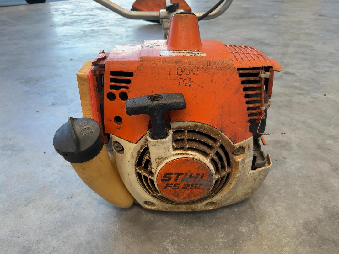 Photo '6' of Stihl FS250 Weed Eater Photo '6' of Stihl FS250 Weed Eater