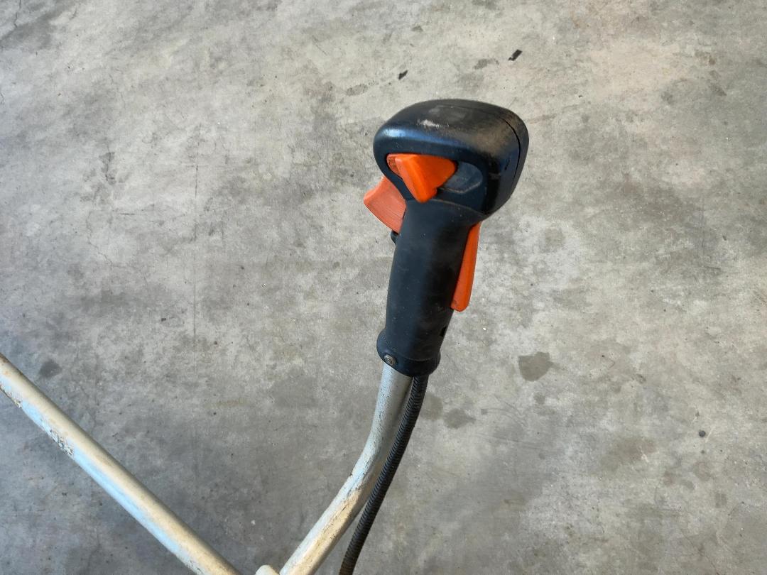 Photo '8' of Stihl FS250 Weed Eater Photo '8' of Stihl FS250 Weed Eater