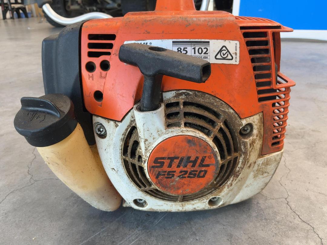 Photo '5' of Stihl FS250 Weed Eater Photo '5' of Stihl FS250 Weed Eater