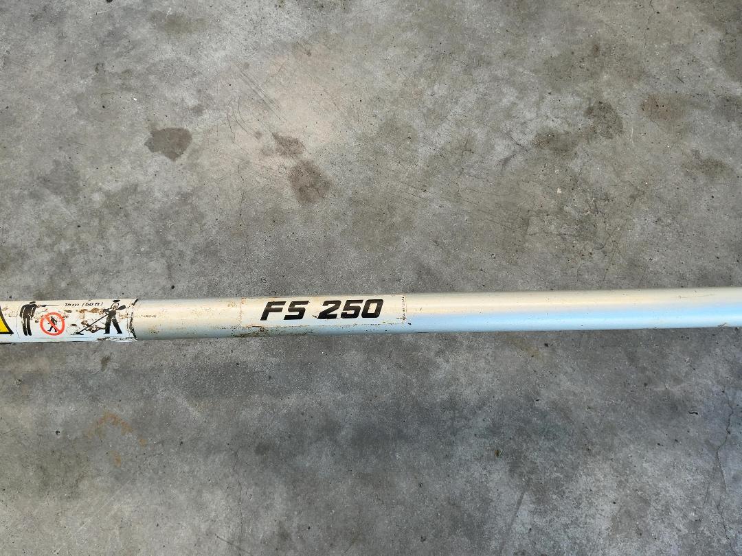 Photo '6' of Stihl FS250 Weed Eater Photo '6' of Stihl FS250 Weed Eater