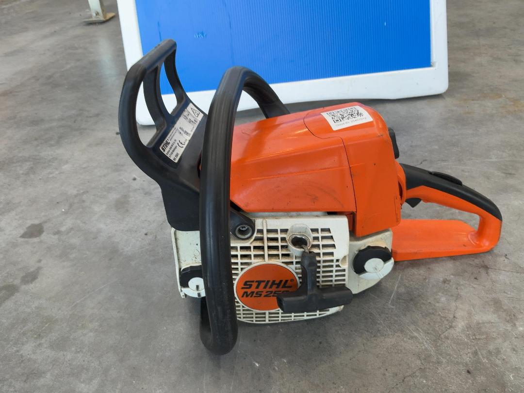 Photo '2' of Stihl MS 250 Chainsaw (Not complete) Photo '2' of Stihl MS 250 Chainsaw (Not complete)
