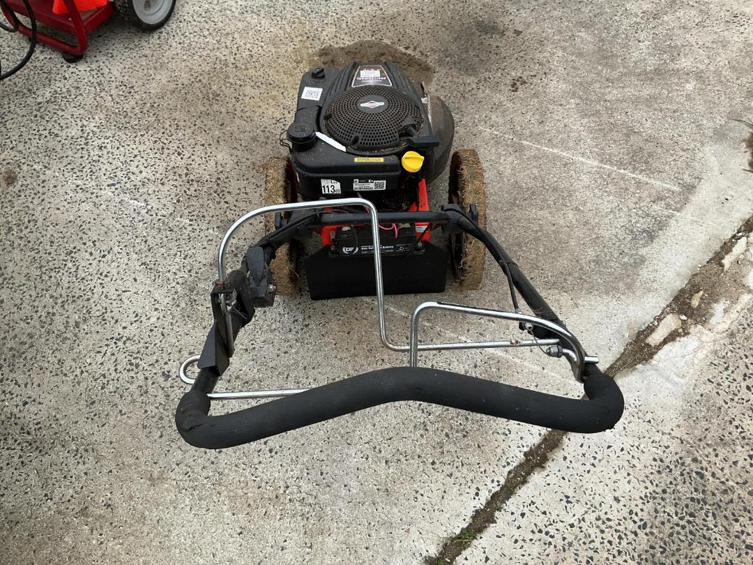 Photo '3' of Brigg & Stratton trimmer