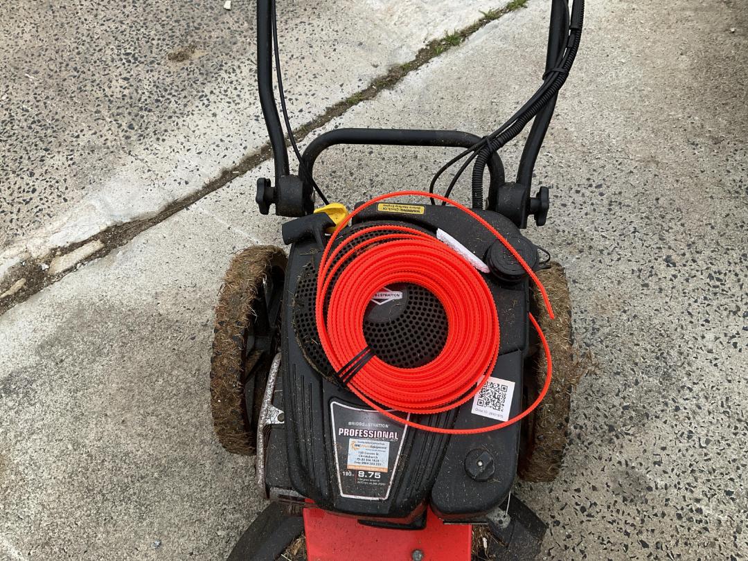 Photo '7' of Brigg & Stratton trimmer