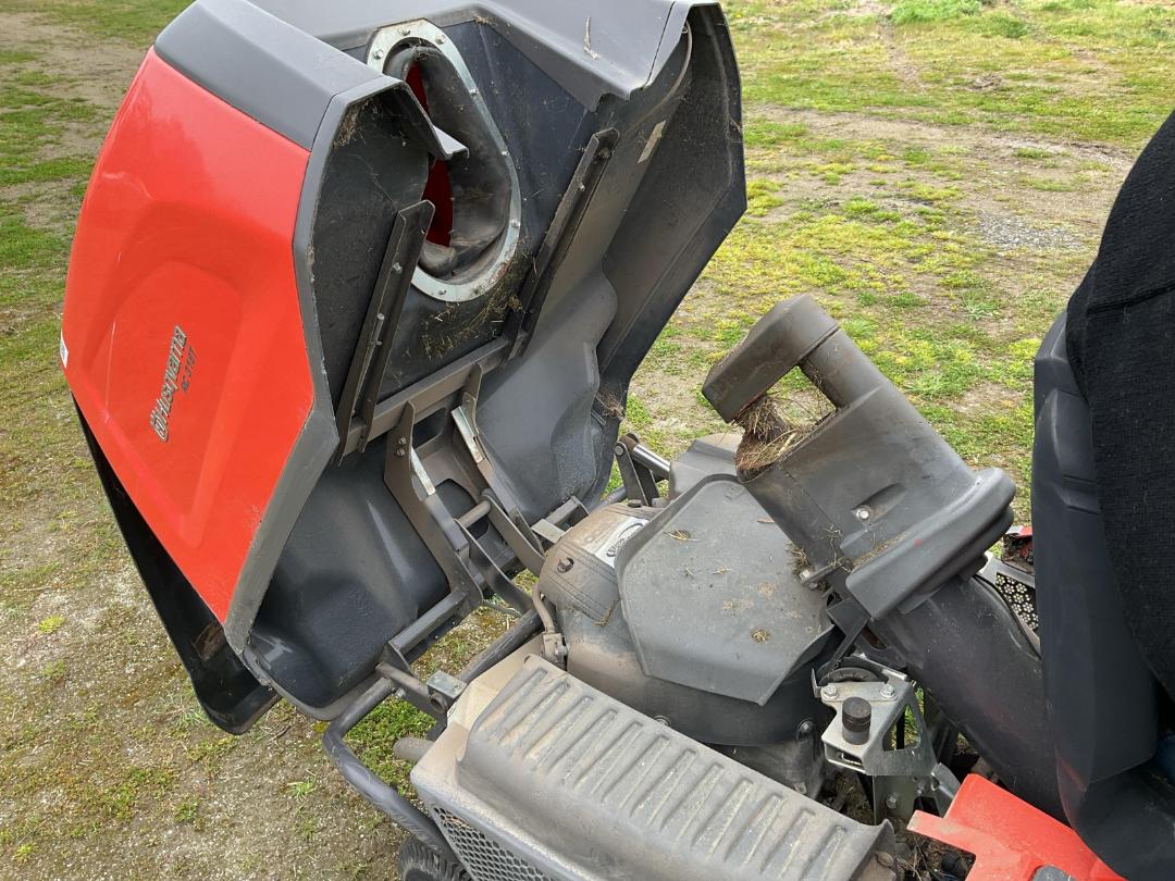 Photo '12' of Husqvarna RC318T Ride on mower Photo '12' of Husqvarna RC318T Ride on mower