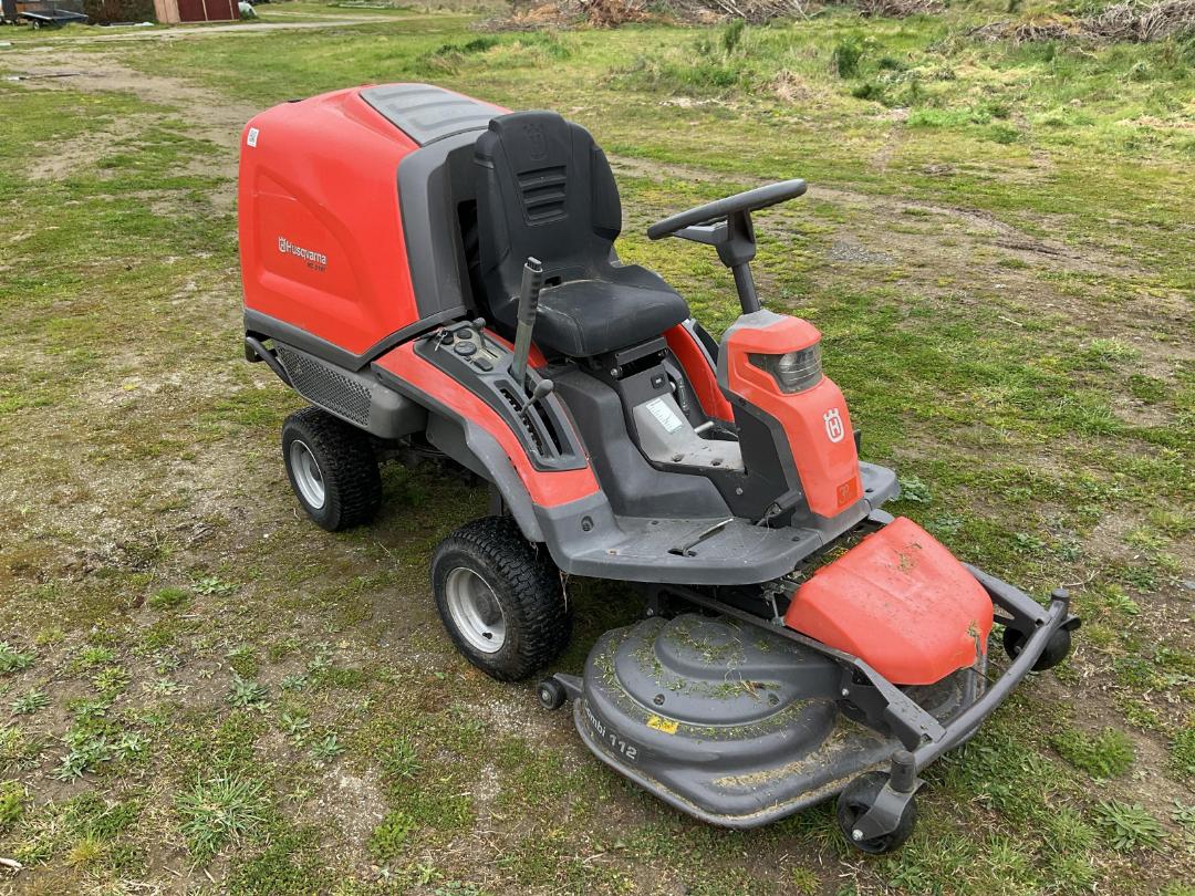 Photo '3' of Husqvarna RC318T Ride on mower Photo '3' of Husqvarna RC318T Ride on mower
