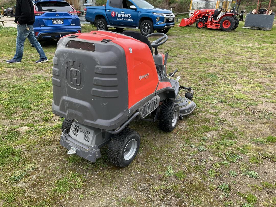 Photo '5' of Husqvarna RC318T Ride on mower Photo '5' of Husqvarna RC318T Ride on mower