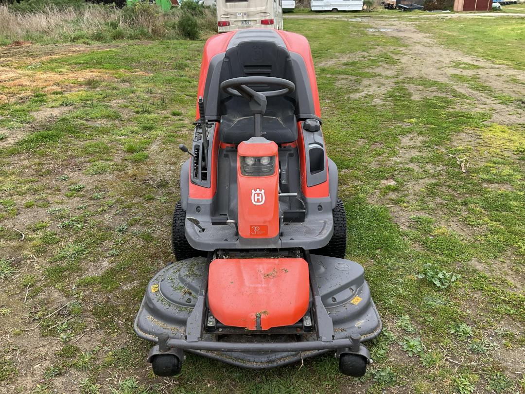 Photo '2' of Husqvarna RC318T Ride on mower Photo '2' of Husqvarna RC318T Ride on mower