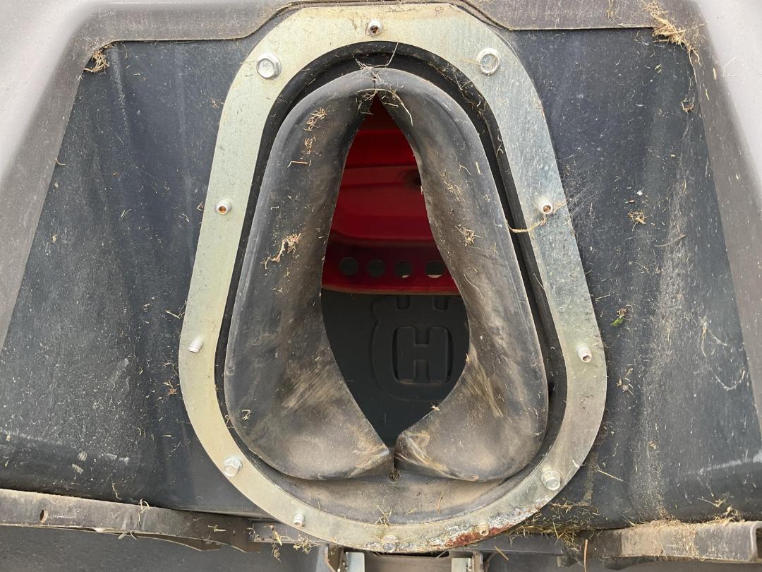 Photo '14' of Husqvarna RC318T Ride on mower Photo '14' of Husqvarna RC318T Ride on mower