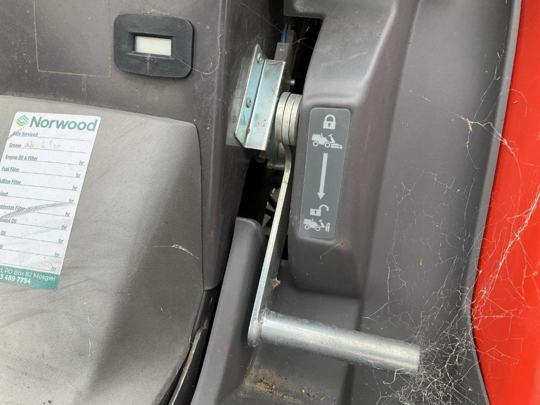 Photo '16' of Husqvarna RC318T Ride on mower Photo '16' of Husqvarna RC318T Ride on mower