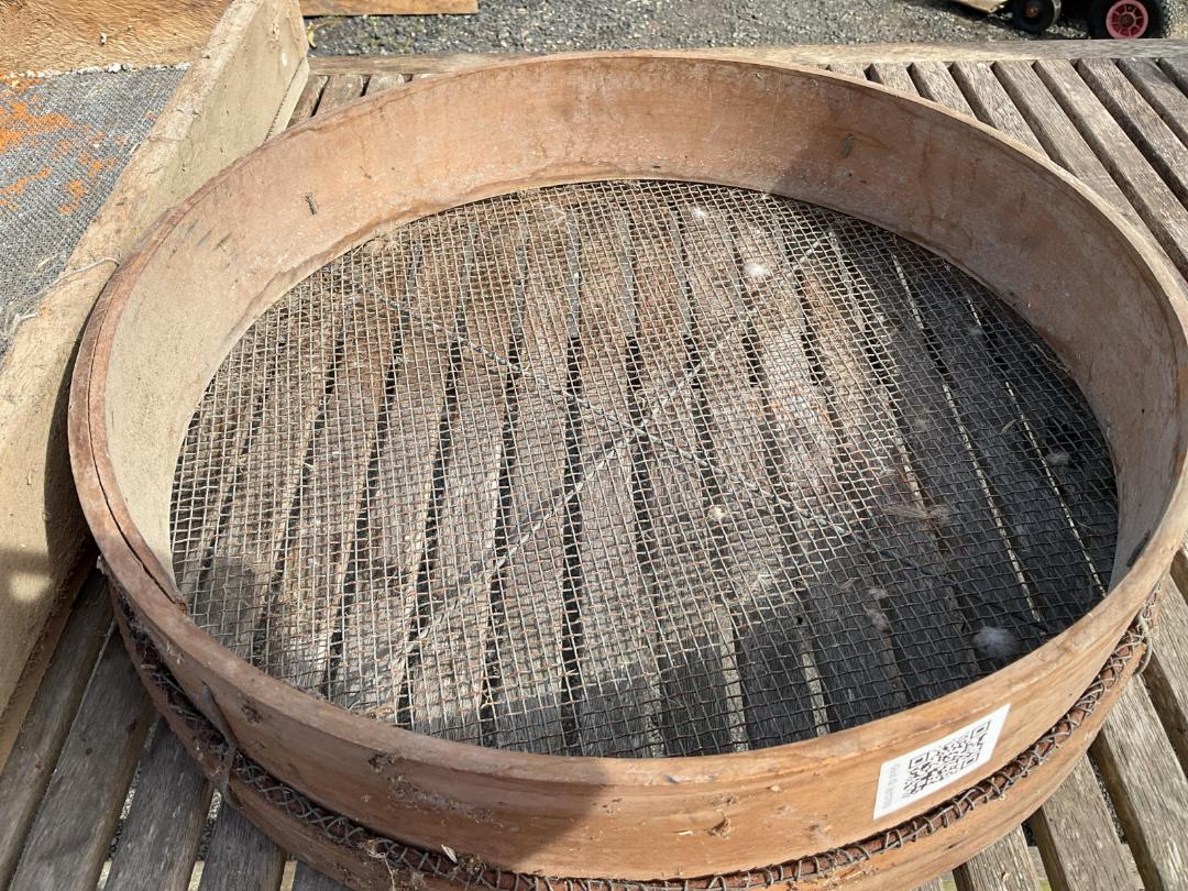 Photo '2' of Hand sifters Photo '2' of Hand sifters