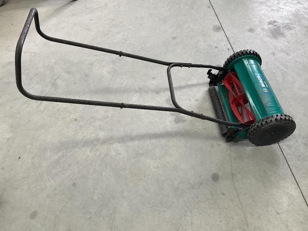 Photo '18' of Bosch Hand Push Mower - Model AHM 38 G
