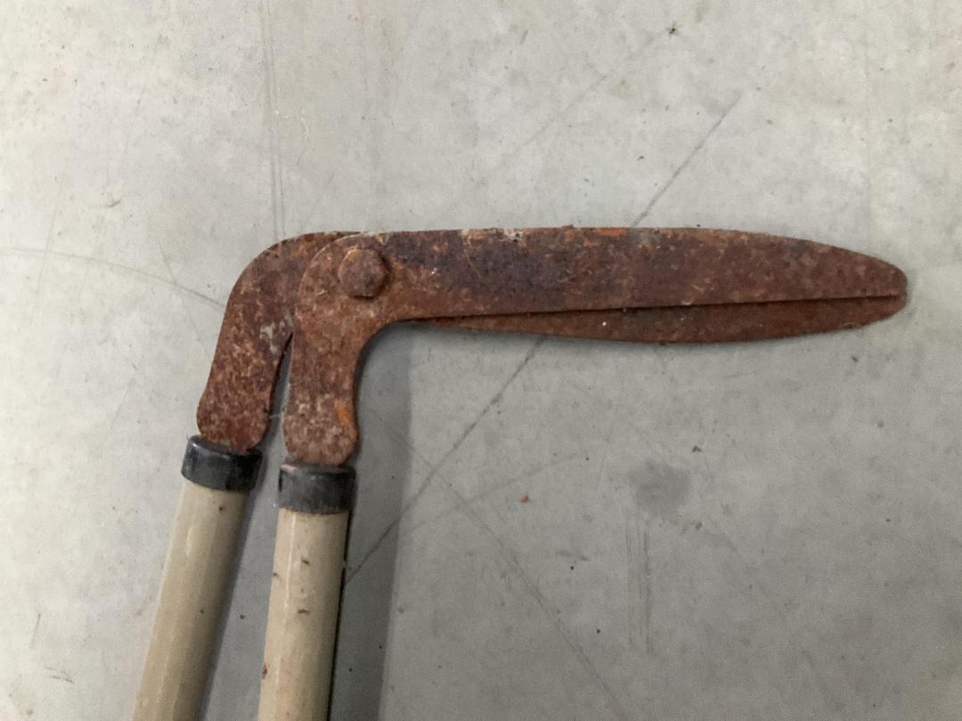 Photo '4' of Garden Tools - Fork, Edging Shear Etc