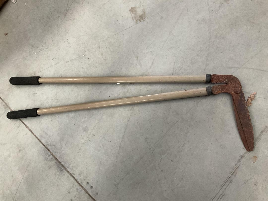 Photo '2' of Garden Tools - Fork, Edging Shear Etc