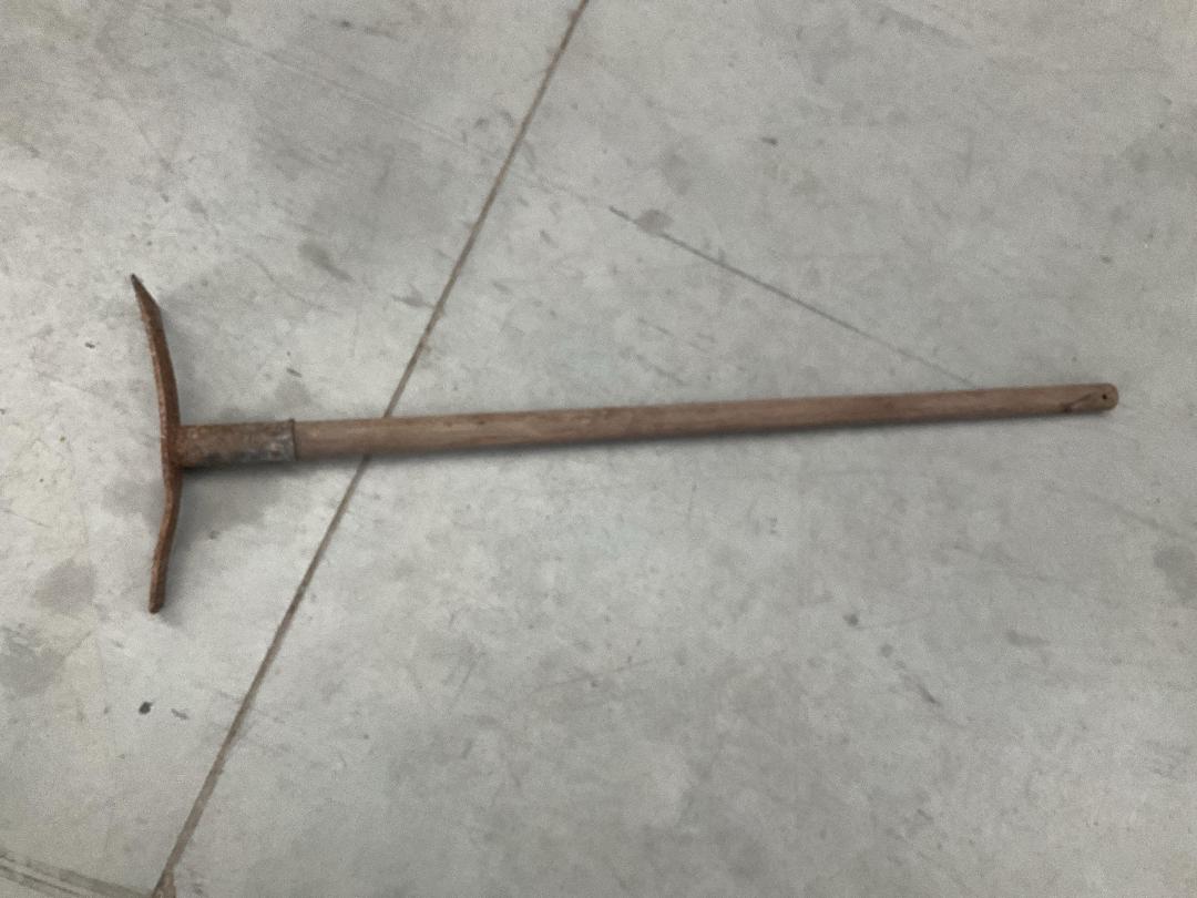 Photo '11' of Garden Tools - Fork, Edging Shear Etc