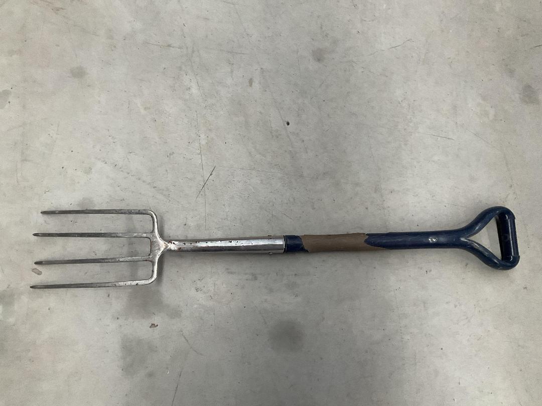Photo '9' of Garden Tools - Fork, Edging Shear Etc