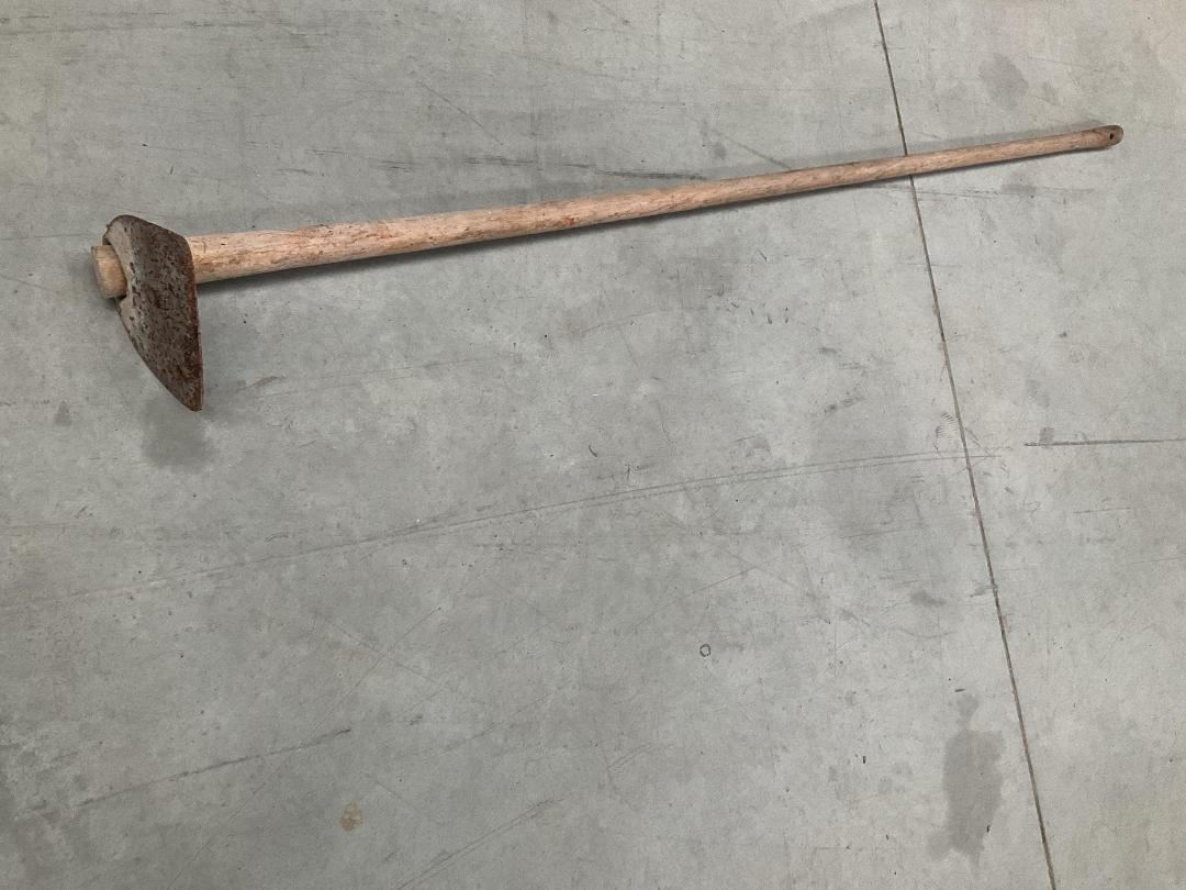 Photo '14' of Garden Tools - Fork, Edging Shear Etc