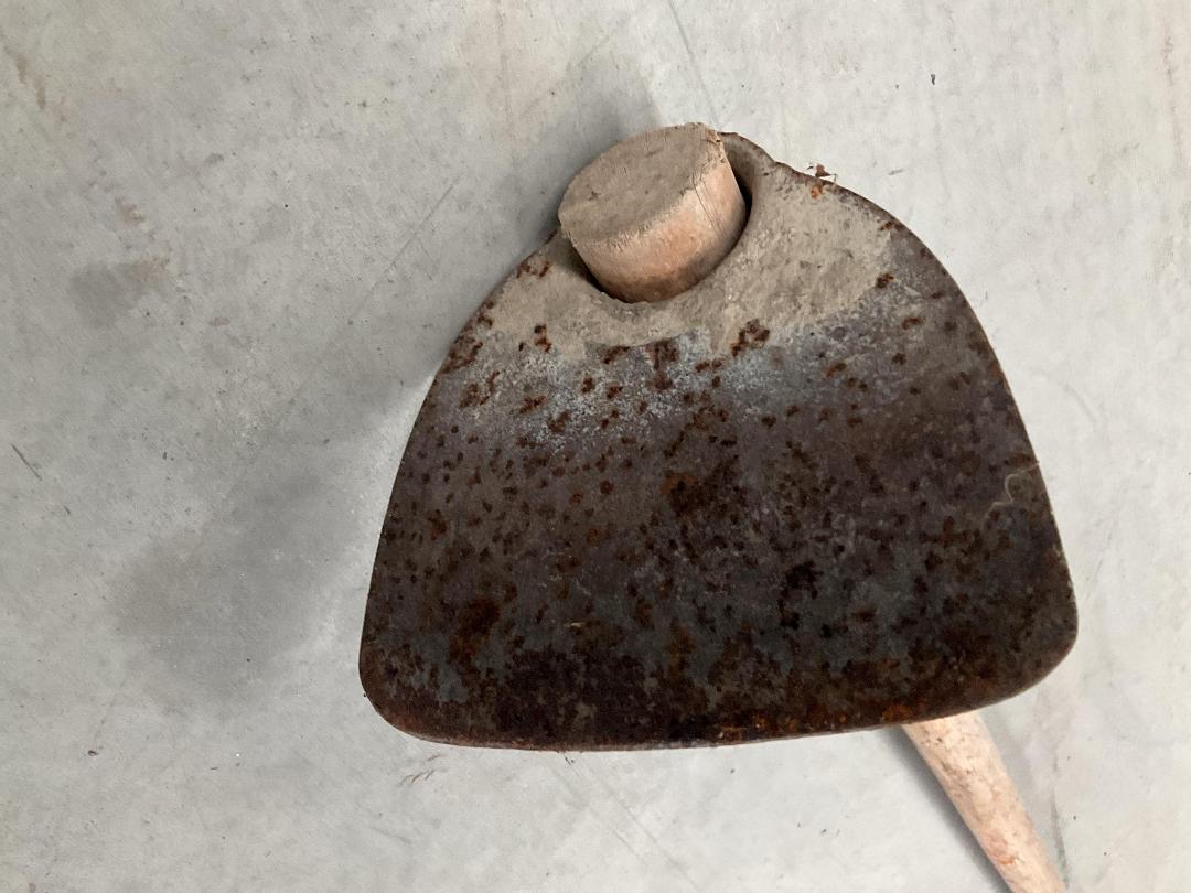 Photo '15' of Garden Tools - Fork, Edging Shear Etc