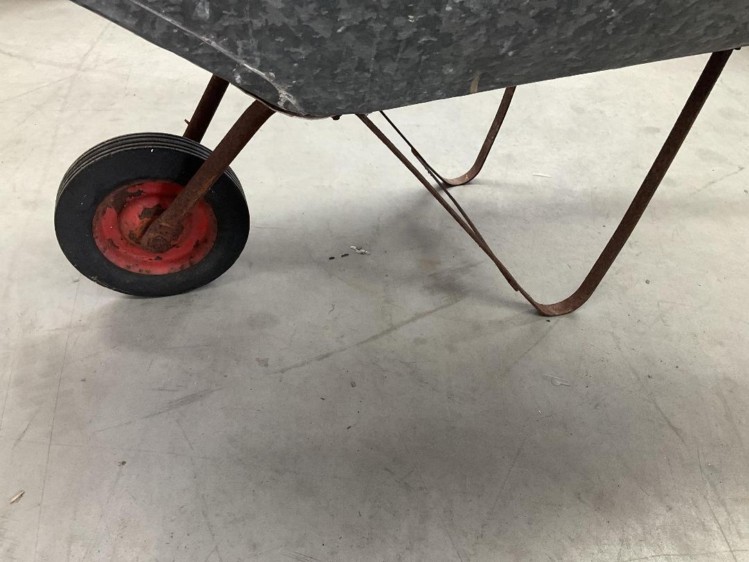 Photo '11' of Grey Coloured Wheelbarrow Photo '11' of Grey Coloured Wheelbarrow