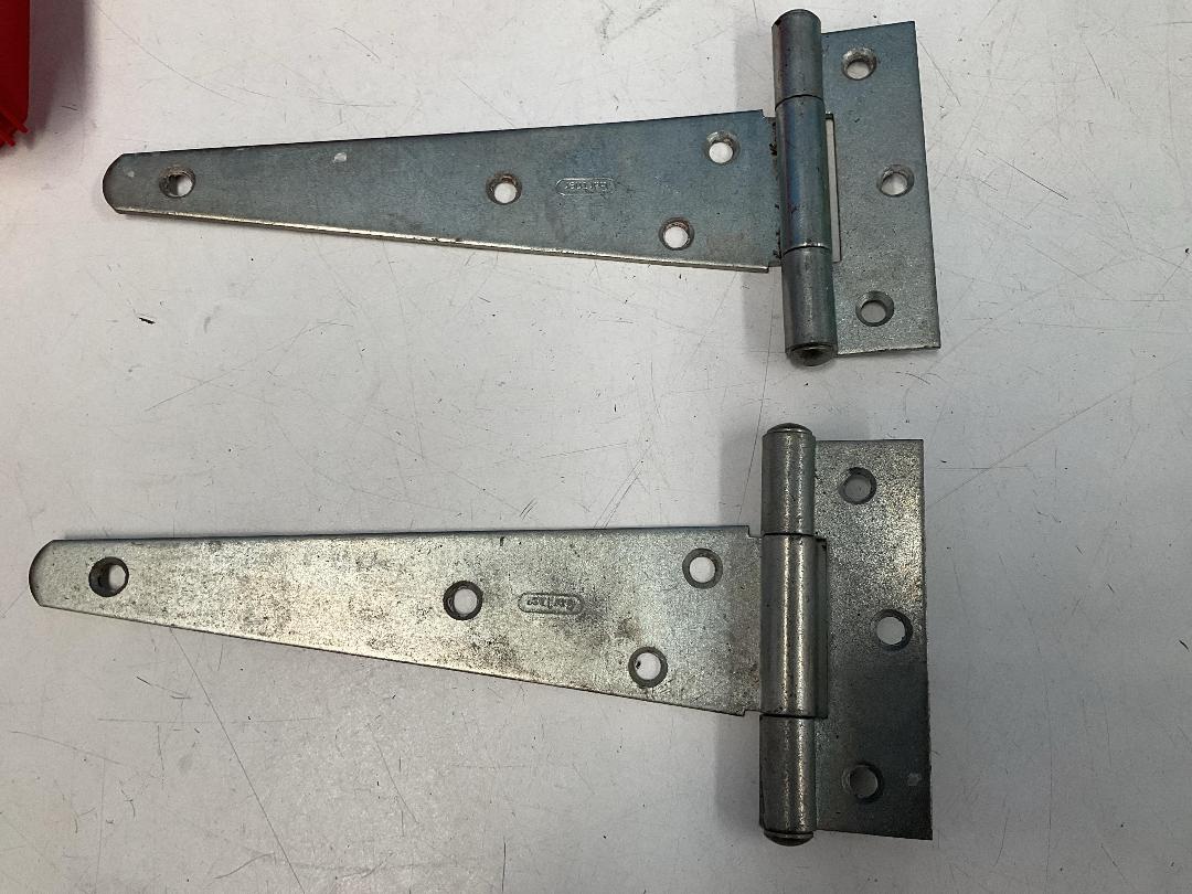 Photo '8' of Hose, Hinges, Lock Etc