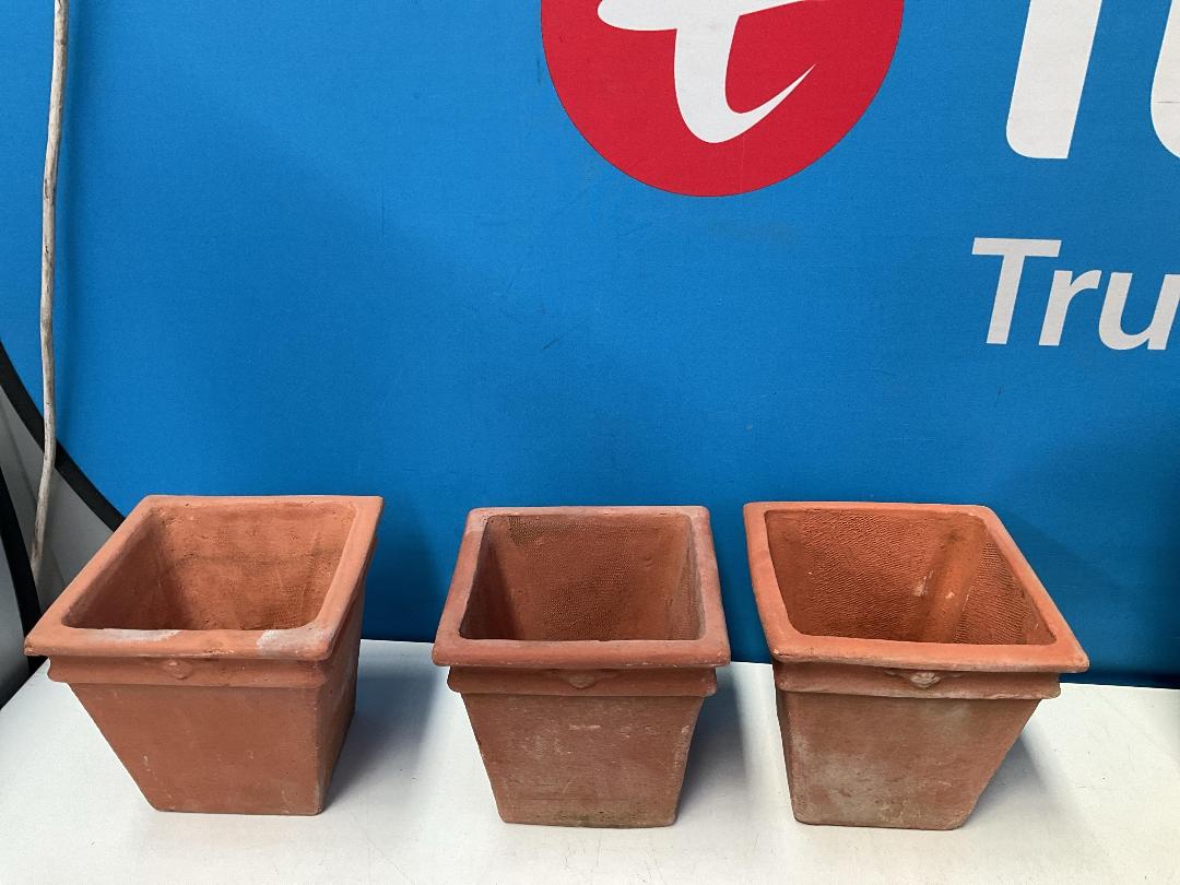 Photo '4' of Assortment of Garden Pots Photo '4' of Assortment of Garden Pots