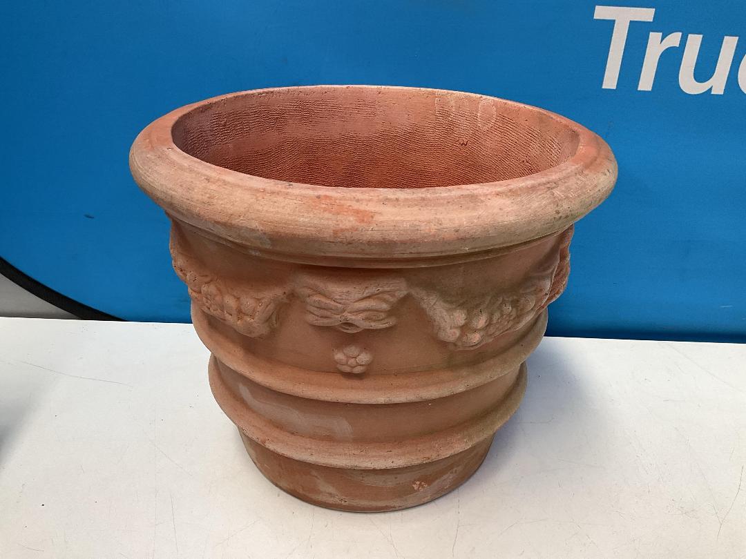 Photo '15' of Assortment of Garden Pots Photo '15' of Assortment of Garden Pots