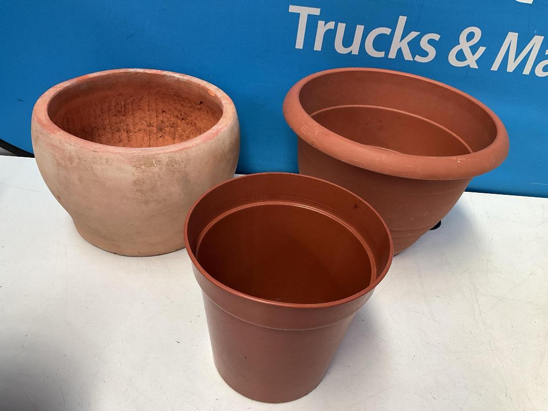 Photo '20' of Assortment of Garden Pots Photo '20' of Assortment of Garden Pots