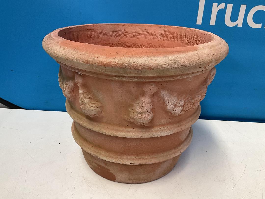 Photo '18' of Assortment of Garden Pots Photo '18' of Assortment of Garden Pots