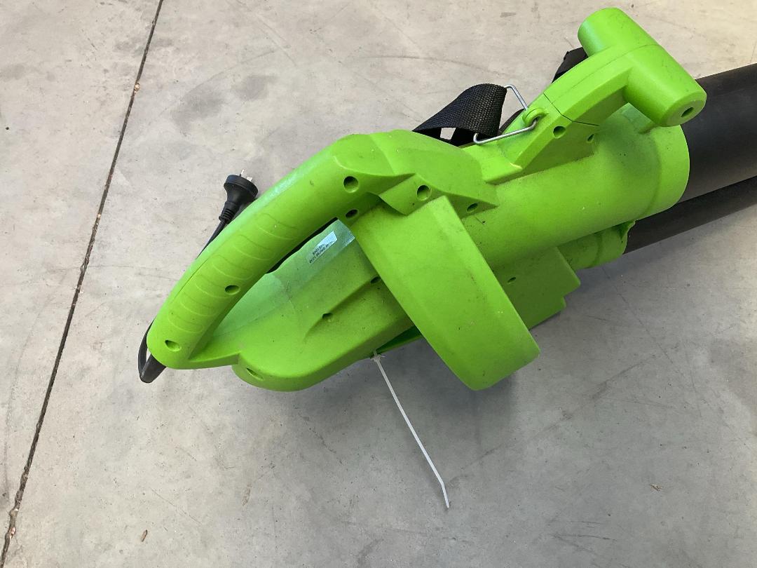 Photo '2' of Green Kiwi - 2400W Electric Blower Vac Photo '2' of Green Kiwi - 2400W Electric Blower Vac