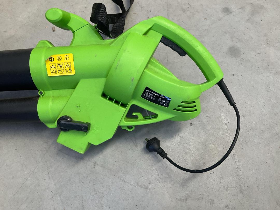 Photo '4' of Green Kiwi - 2400W Electric Blower Vac Photo '4' of Green Kiwi - 2400W Electric Blower Vac