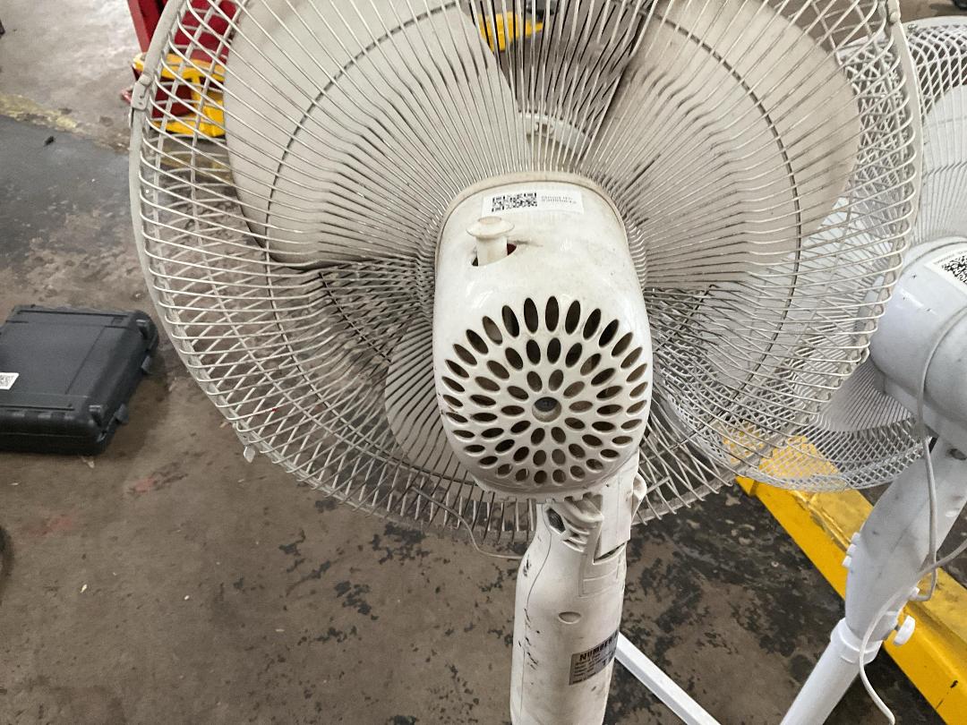 Photo '4' of 2x Fans Photo '4' of 2x Fans